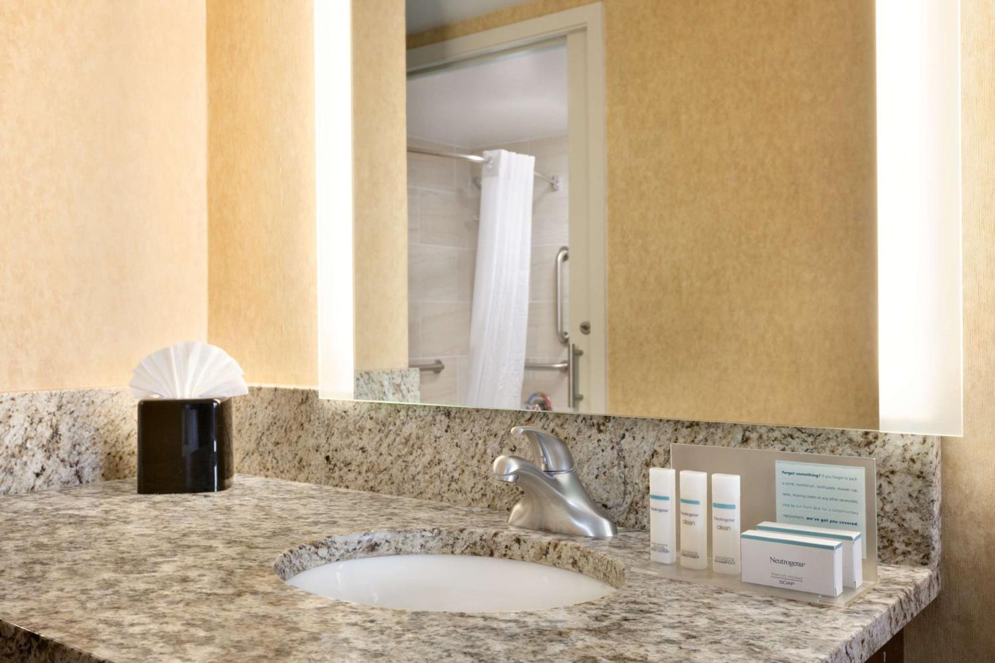 שנטילי Hampton Inn Washington-Dulles International Airport South מראה חיצוני תמונה